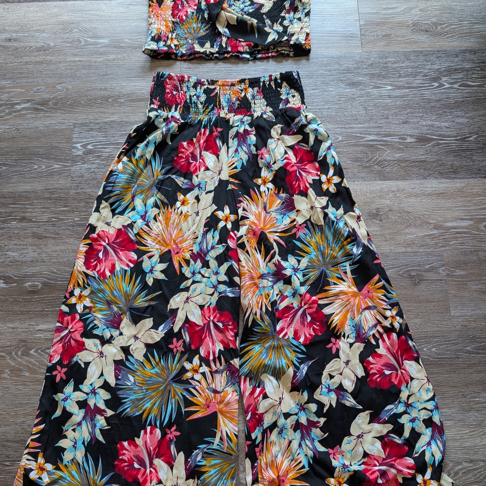 VENUS Multicolor Floral Two-Piece Set